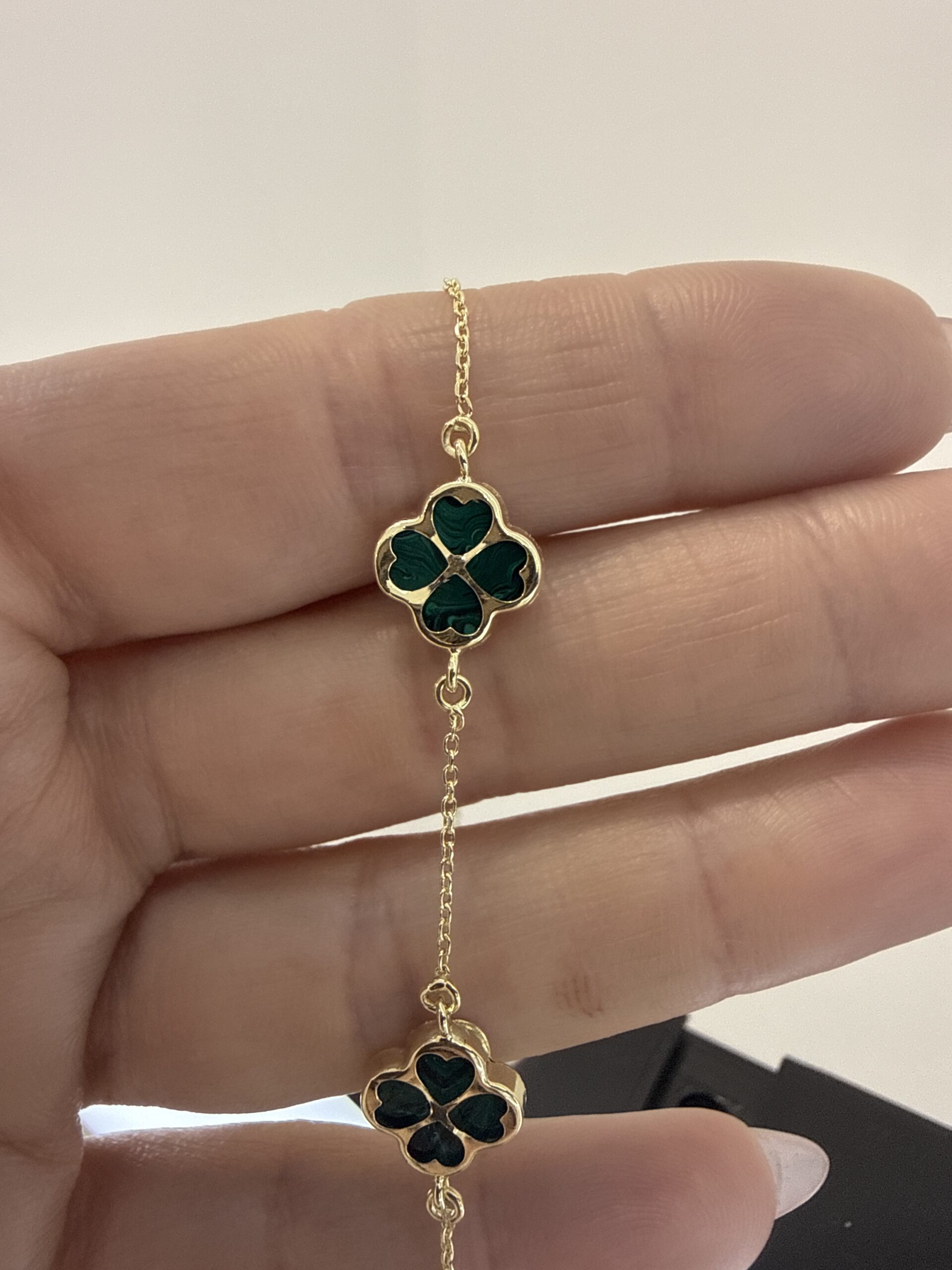 Manilla flores verdes